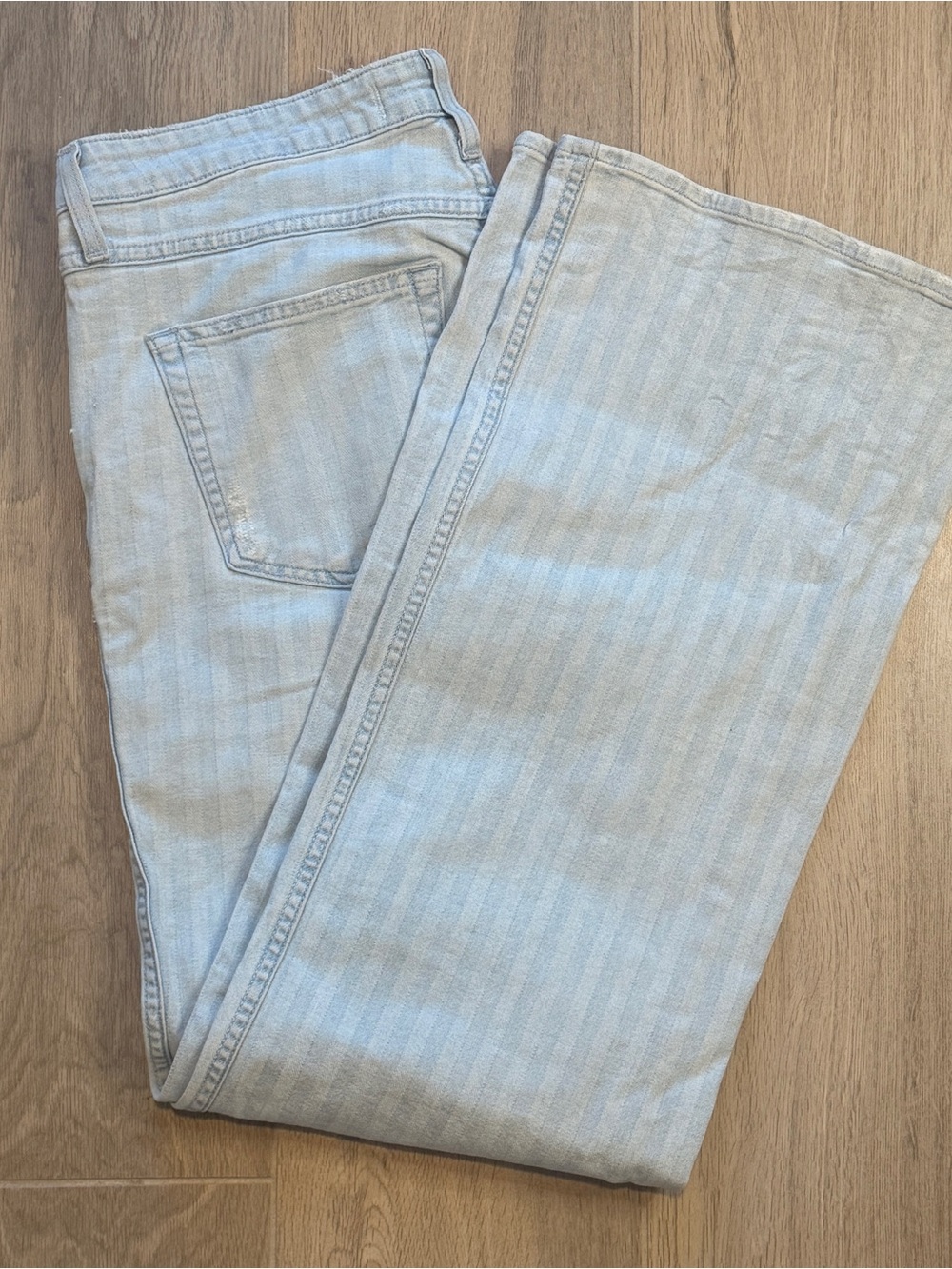 Amo Georgia Flare Light Wash Jeans - Subtle Stripe size 32